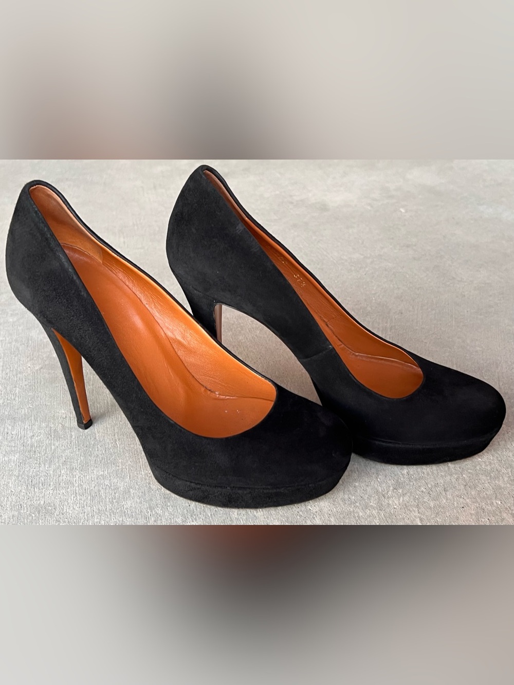Gucci Betty Black Suede Platform Pumps Round Toe Stiletto Dress Heels Size 37.5